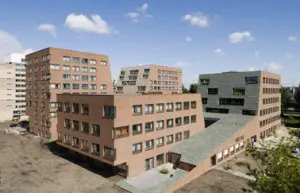 De vier woontorens vanuit het zuidoosten