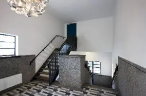 Trappenhuis met oorspronkelijke tegelvloer