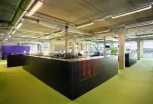 Secretariaat gezien vanaf de ingang