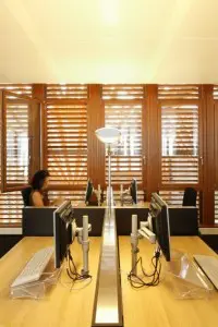 Werkplekken aan binnenplein 