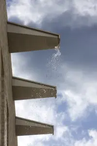 Roestvrijstalen waterspuwers. Foto Arjen Schmitz. 