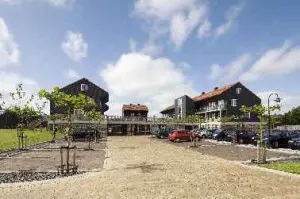 Zicht op Offingaburg vanaf de noordzijde