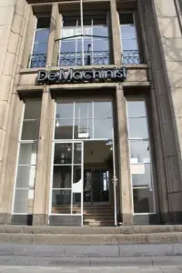 6 Stalen kozijnen en ramen zijn gehandhaafd en waar nodig gerestaureerd