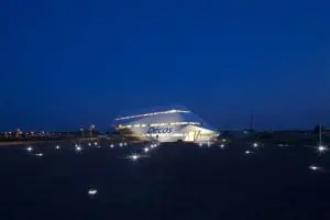 Aangelicht kantoor bij avond 