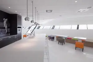 Pantry op de begane grond, ramen op stahoogte