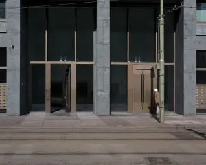 Plint van ministerietoren aan de Turfmarkt. Foto: Christian van der Kooy