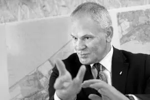 'Zelfs
de ietwat sentimentele cataloguswoningen die hier staan, zijn van een
hoger niveau dan de projectwoningen die door ontwikkelaars neergezet
zijn' - Adri Duivesteijn. Foto: Mirjam van der Hoek