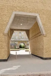 Met eenvoudige middelen wist Brinkman het bouwblok een verfijnde detaillering en gelaagdheid te geven. Foto: Bas Kooij