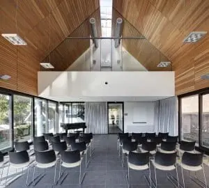 Ook binnen hebben de architecten een hoge mate van abstractie nagestreefd. Foto: René de Wit