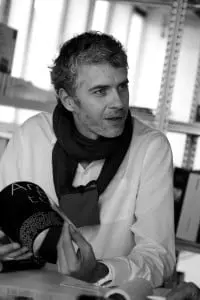 'Ik ben trots op m'n bureau, m'n mensen, op wat ze kunnen en doen, ze helpen me mijn ambities vorm te geven.' - Johan De Wachter.  Foto: Roel Dijkstra