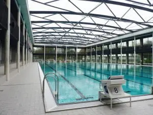 5. Het bad heeft een luchtkussendak dat in de zomer wordt verwijderd. Foto: Jeanne Dekkers Architectuur