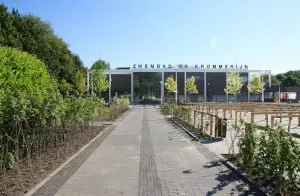 6. Het ontwerp van Jeanne Dekkers en Sandra Ras refereert aan Romeinse badhuizen, die ooit in de buurt hebben gestaan. In de stoere kolommen- en poortenstructuur vormen de lichte betonnen penanten fraaie kaders voor de donkere bakstenen gevels. Foto: Jeanne Dekkers Architectuur