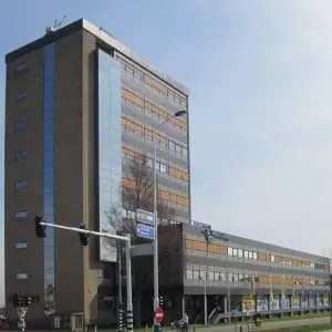 Voor het voormalige kantoor van Fluor- Schuytvlot in Haarlem maakte Locus een plan voor herontwikkeling tot woningen.