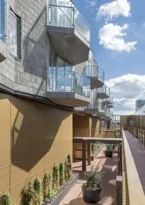 Het blok is opgebouwd rond een hof en een binnenstraat