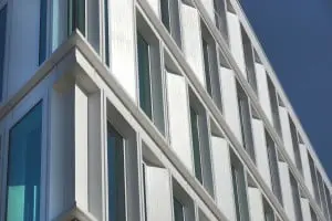 Kantoor voor Dienst Sociale Zaken en Werk gemeente Groningen. Opgeleverd 2013, MVSA Architects. De composiet elementengevel is geleverd door Rollecate • Foto Gerard van Beek.