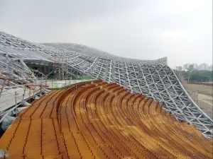 De overkapping met het amfitheater gericht op het park. Foto: Carolien Bais