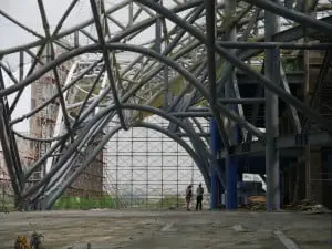 Het Banyan Plaza eind 2013, de enorme overkapping heeft openingen naar het park, waardoor mensen makkelijk kunnen binnenlopen. Foto: Carolien Bais