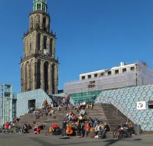 Tribunegebouw met VVV en informatiecentrum op de Grote Markt in Groningen, ontwerp Bureau Noordeloos