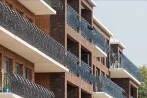 Hof van Sevenhuijsen Haarlem, architect Kühne&Co, Ontwerp hekken Studio Ineke Hans. Foto Ossip van Duivenbode