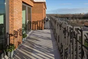 Hof van Sevenhuijsen Haarlem, architect Kühne&Co, Ontwerp hekken Studio Ineke Hans. Foto Ossip van Duivenbode