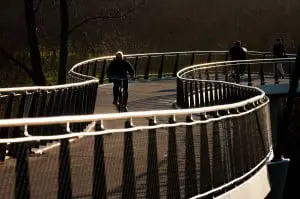 Nederland, Amsterdam, 15 jan 2007
Amsterdam IJburg. Brug voor fietsers, fietsbrug over het Amsterdam-Rijnkanaal, de Nesciobrug.
Prachtig vormgegeven brug, uitsluitend voor fietsers. Hangbrug. Het pad naar de uiteindelijke oversteek staat op palen en slingert prachtig.foto (c) Michiel Wijnbergh