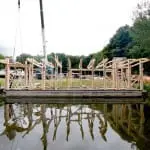 Drijvend gebouw uit plantaardig materiaal