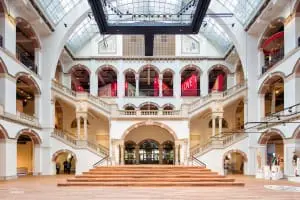 Lichthal van het gerenoveerde Tropenmuseum in Amsterdam, dat in oktober 2015 heropende na een renovatie