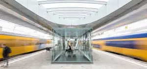 Foto 4: treinen in het nieuwe Centraal Station van Arnhem