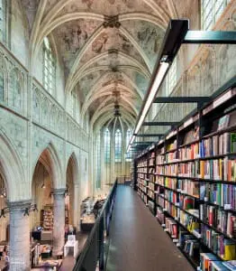 Foto 7: Interieur van de Boekhandel Dominicanen in Maastricht, een van de mooiste boekhandels ter wereld.