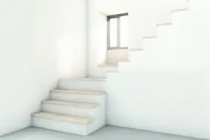 De contemplatieve plek op het eerste podium van de trap in de entreehal.