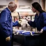 Ontwerpen in verfbaden gedoopt