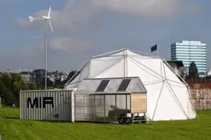 MIR is een mobiel expeditiestation dat bestaat uit een 20ft container die zelf stroom opwekt en overal onafhankelijk kan staan. Ontwerp Alphons ter Avest