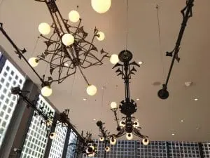 Cafe Centraal. Lampen uit De Utrecht. SODA architecten. Foto Jacqueline Knudsen