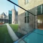 brug met uitzicht op cafe