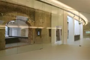 Doorgangen tussen oud- en nieuwbouw, o.a. schietgaten