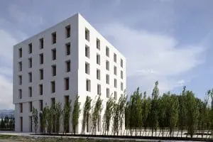 Het kantoorgebouw 2226 heeft een zeer lage energiebehoefte dankzij de dikke keramische muren.