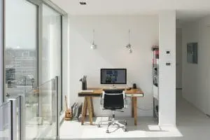 Werkplek van Ossip, daarnaast heeft hij een kantoor in het Schieblock