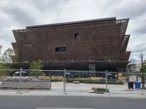 NMAAHC gevel zuid met veranda entree. Foto Jacqueline Knudsen