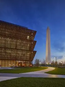 Bronskleurige gevelpanelen National Museum of African American History and Culture. Foto Alan Karchmer