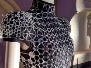 Lucid hexagon dress van Iris van Herpen in Bergkerk Deventer - Foto Jacqueline Knudsen