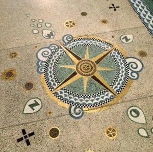 Een kunstwerk in de vloer.