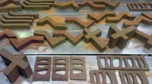 Bricks of the Future.
Studenten van de Academie van Bouwkunst in
Amsterdam hebben zich gebogen over nieuwe
toepassingen van de aloude baksteen. Door
stenen hol of dunner te maken kunnen ze met
minder energie worden vervaardigd