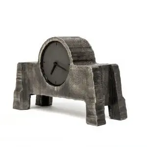 De EPS-Clock en Stove collection, gietijzeren klokken en houtkachels die op binnenstebuiten gekeerde apparaten lijken • Foto JW Kaldenbach 