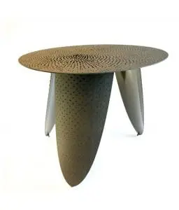 Elephunk heeft een zacht, leerachtig tafelblad
dat prettig aanvoelt als je erover wrijft, ontwerp
Alissa+Nienke for Enrichers • Foto Alice Wong