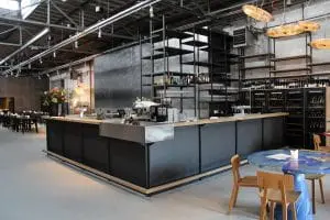 Voor de Kazerne, sinds 2014 een culturele en culinaire hotspot in Eindhoven, maakte Studio Jeroen Wand een exclusieve en  bijzondere bar. 