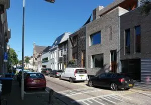 Zelfbouwhuizen aan de Nijhoffstraat in Arnhem Noord. Huis Van de Kraats is de derde van rechts. Foto Corné van de Kraats