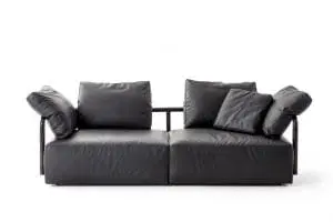 De vorm van de armleuningen van de sofa
Soft Props van Konstantin Grcic voor Cassina is
geïnspireerd op de dikke trapleuningen van de
Milanese metro.