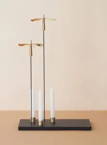 Kandelaar Whirlabout.  Geïnspireerd op het Duitse ‘Engelspiel’ maar  dan teruggebracht tot de essentie.Foto Fest  Amsterdam.  