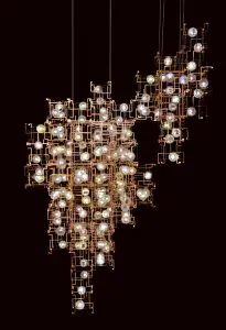 Studio Drift, Fragile Future Chandelier 3.5 (2012). Collectie Stedelijk Museum Amsterdam. Verworven met financiële steun van het Mondriaan Fonds