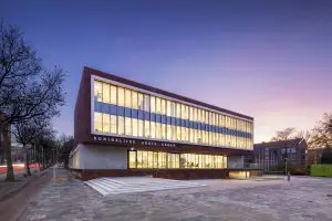 Audiologisch Centrum in het hoofdkantoor van
de Koninklijke Auris Groep Rotterdam, architect:
Ector Hoogstad
